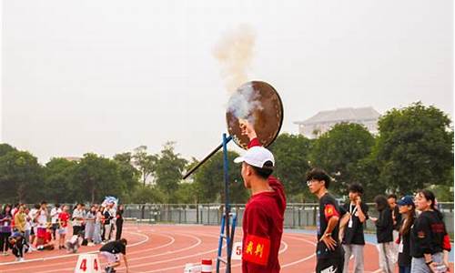 田径裁判发令员,田径裁判发令员是谁